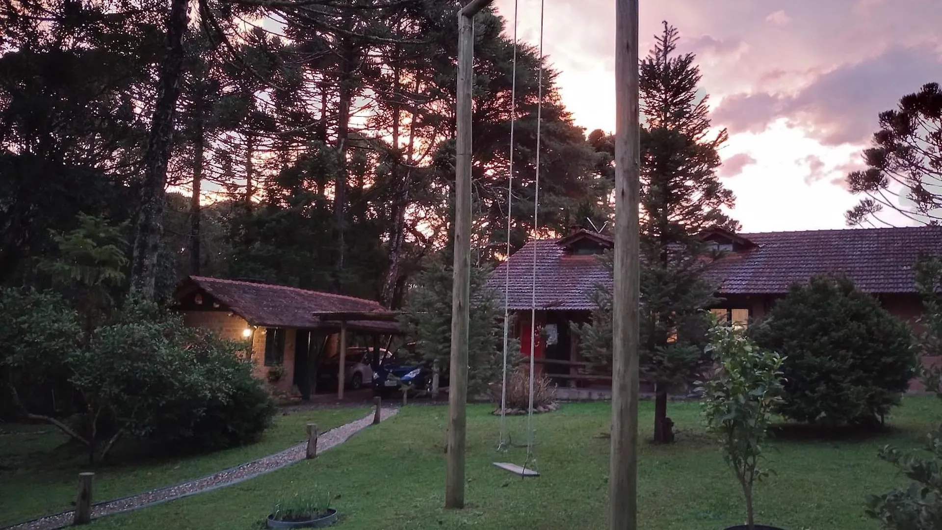 Chale Cafofo Hotel Campo Alegre  0*, Campo Alegre (Santa Catarina)